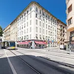 Large & Quiet 1 Bdr Downtown