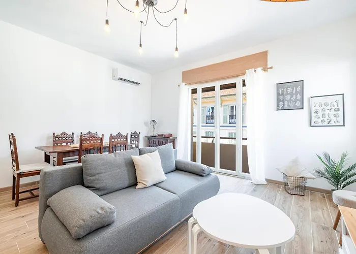 Large & Quiet 1 Bdr Downtown