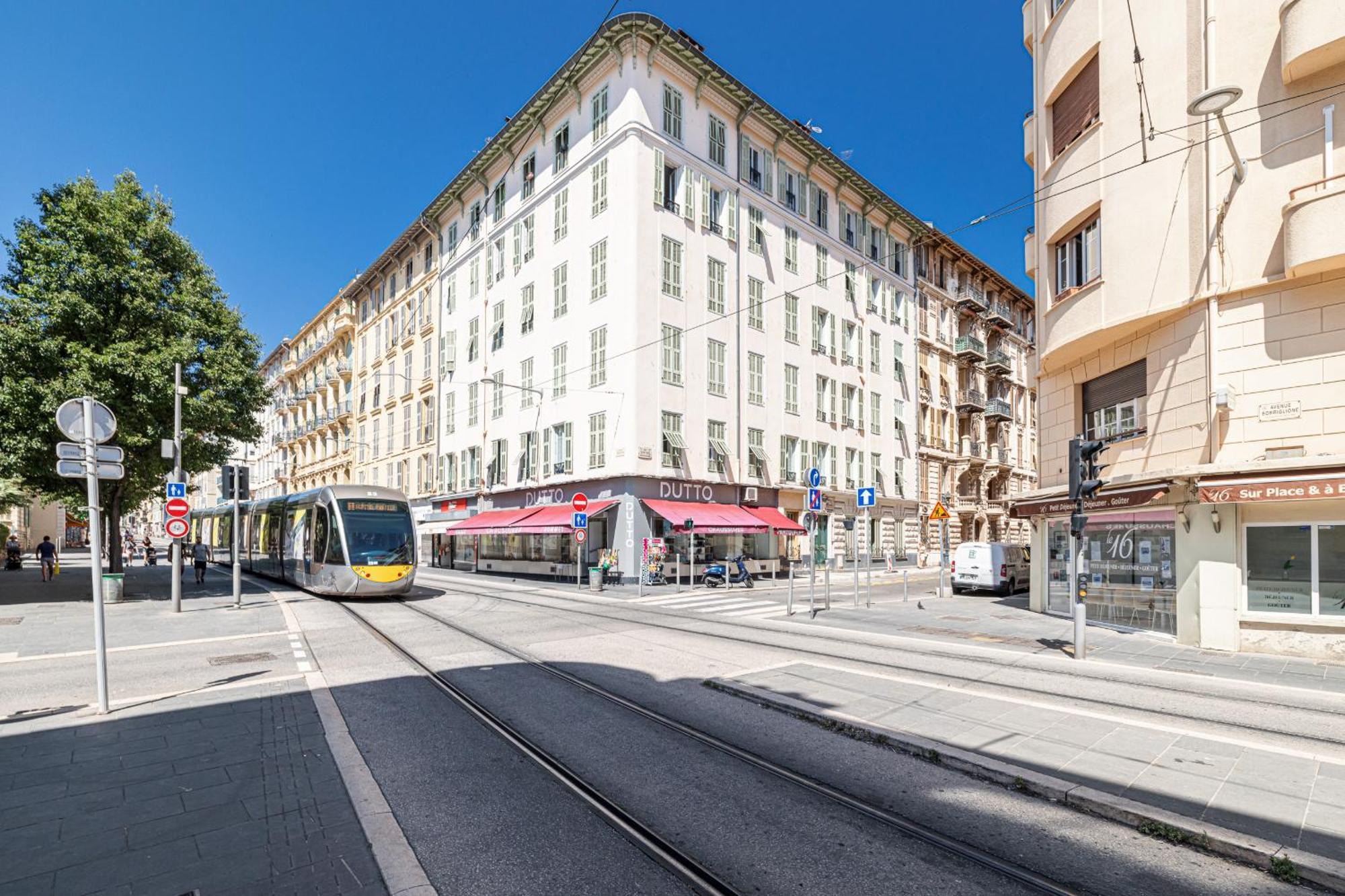 Large & Quiet 1 Bdr Downtown * Nizza