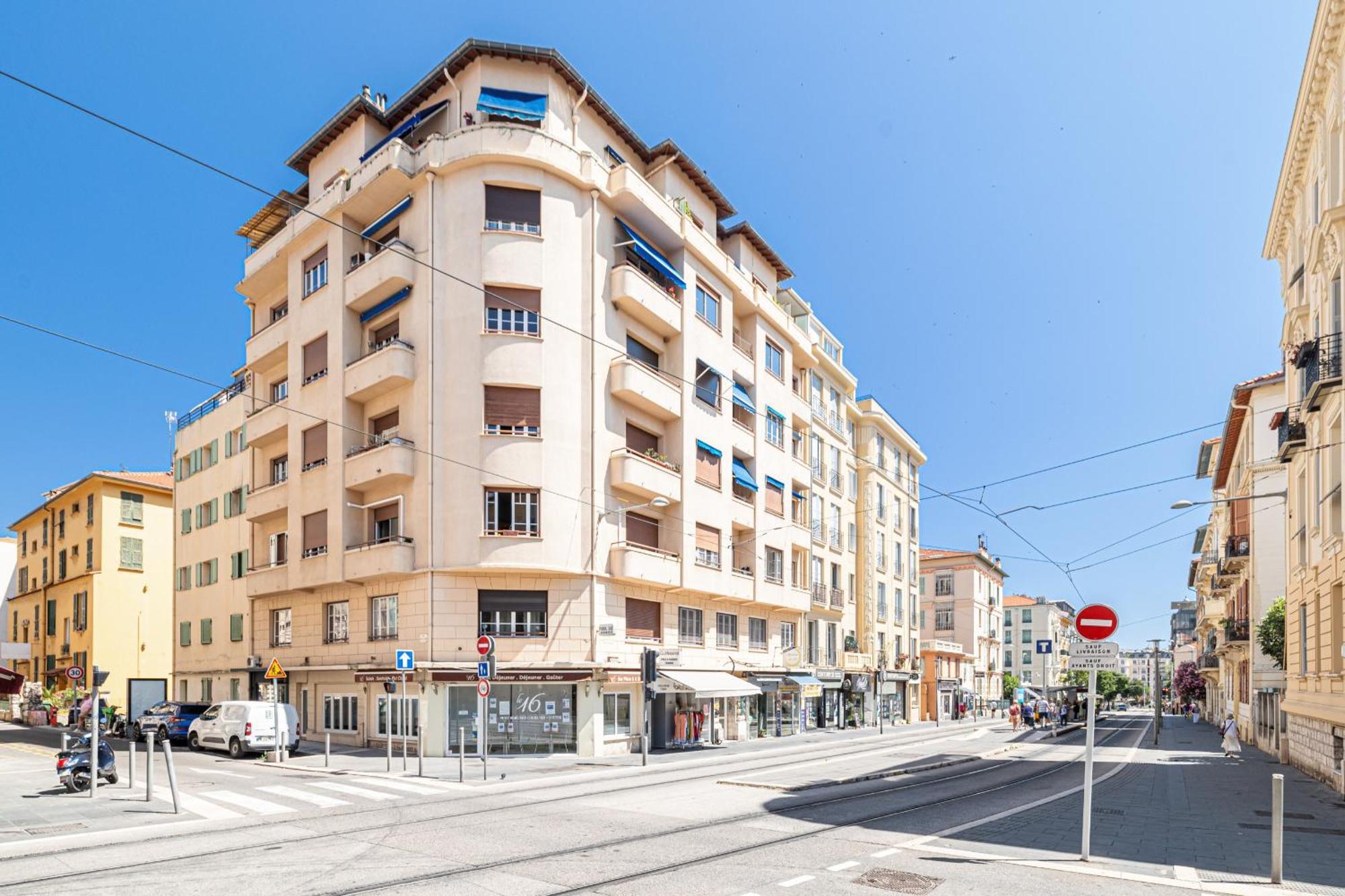 Large & Quiet 1 Bdr Downtown Appartamento