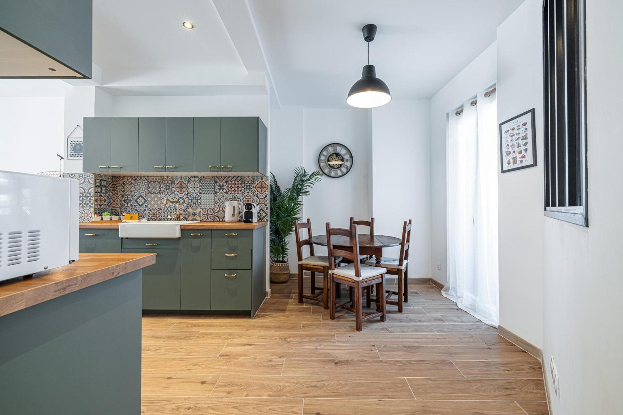 Large & Quiet 1 Bdr Downtown Nizza