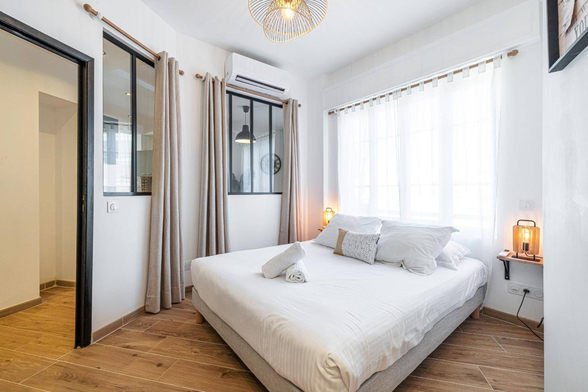 Large & Quiet 1 Bdr Downtown * Nizza