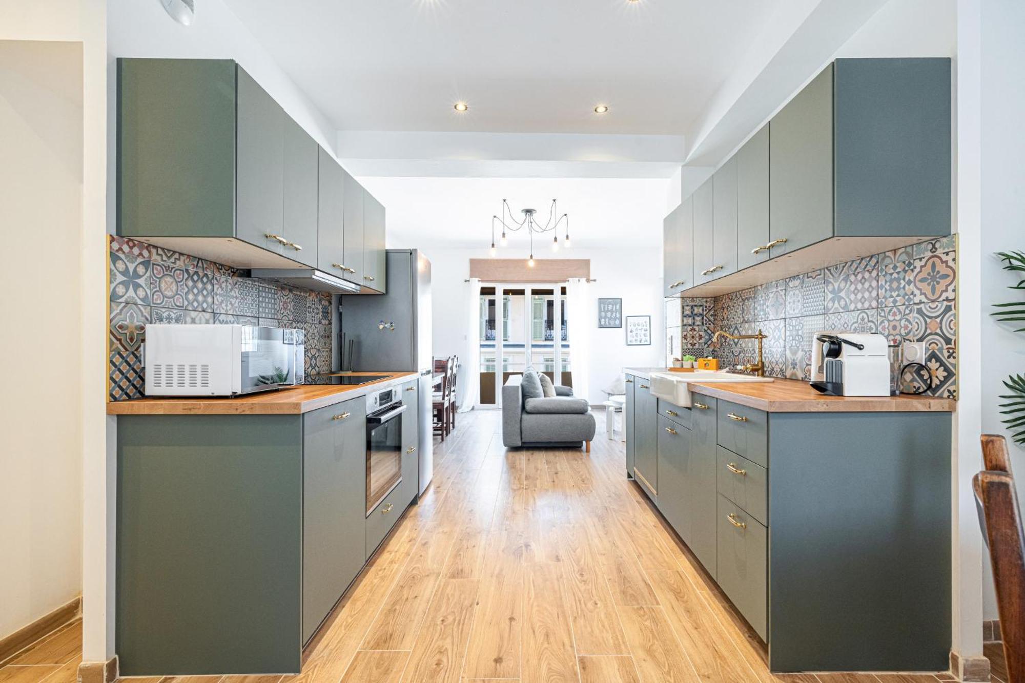 Large & Quiet 1 Bdr Downtown